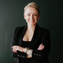 Loni Peterson